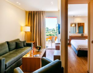 Oasis Hotel Apartments Image three