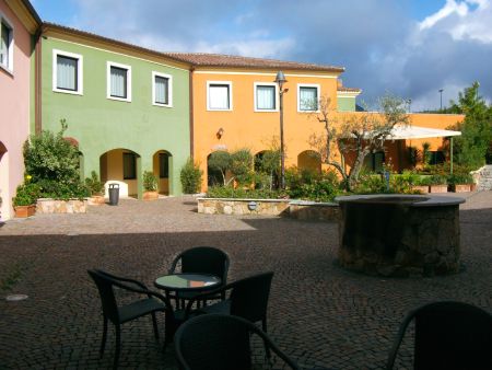 https://www.swimtours.com/at/media/catalog/product/cache/da432fc9ee79dfca32e073c2235ab4d7/s/c/schwimmtrainingslager_geovillage_resort2.jpg