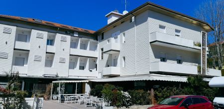 https://www.swimtours.com/at/media/catalog/product/cache/da432fc9ee79dfca32e073c2235ab4d7/s/c/schwimmtrainingslager_hotel_giulietta_romeo.jpg