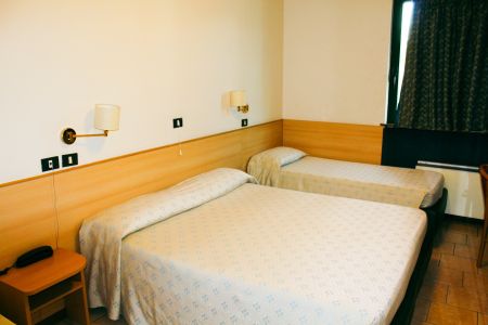 https://www.swimtours.com/at/media/catalog/product/cache/da432fc9ee79dfca32e073c2235ab4d7/s/c/schwimmtrainingslager_hotel_porta_palio3.jpg