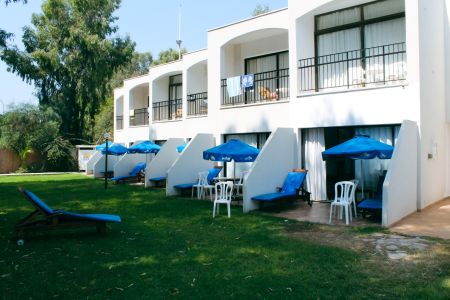 https://www.swimtours.com/at/media/catalog/product/cache/da432fc9ee79dfca32e073c2235ab4d7/s/c/schwimmtrainingslager_park_beach_hotel6.jpg