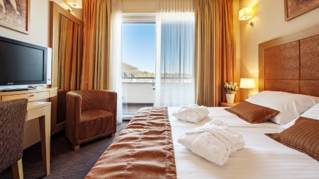 https://www.swimtours.com/ch/media/catalog/product/cache/da432fc9ee79dfca32e073c2235ab4d7/s/c/schwimmtrainingslager_grand_hotel_ptuj3_1.jpg