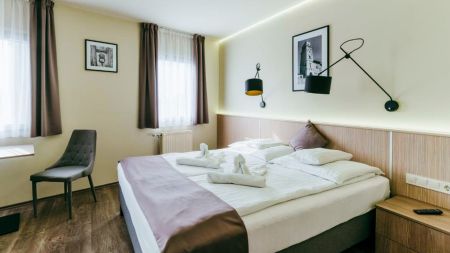 https://www.swimtours.com/ch/media/catalog/product/cache/da432fc9ee79dfca32e073c2235ab4d7/s/c/schwimmtrainingslager_hotel_amstel_hattyu3_1.jpg