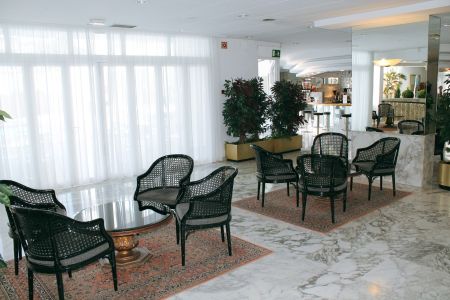 https://www.swimtours.com/ch/media/catalog/product/cache/da432fc9ee79dfca32e073c2235ab4d7/s/c/schwimmtrainingslager_hotel_bernat_ii4.jpg