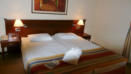 https://www.swimtours.com/ch/media/catalog/product/cache/da432fc9ee79dfca32e073c2235ab4d7/s/c/schwimmtrainingslager_hotel_bristol4_1.jpg