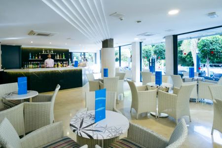 https://www.swimtours.com/ch/media/catalog/product/cache/da432fc9ee79dfca32e073c2235ab4d7/s/c/schwimmtrainingslager_hotel_griego_mar9.jpg