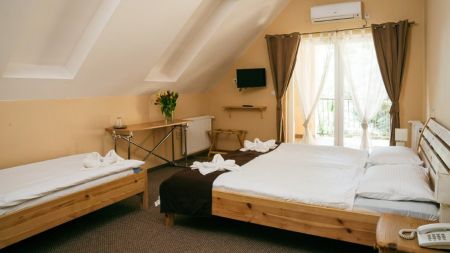 https://www.swimtours.com/ch/media/catalog/product/cache/da432fc9ee79dfca32e073c2235ab4d7/s/c/schwimmtrainingslager_hotel_szent_istvan2.jpg