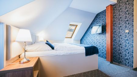 https://www.swimtours.com/ch/media/catalog/product/cache/da432fc9ee79dfca32e073c2235ab4d7/s/c/schwimmtrainingslager_hotel_u_kralovny_elisky2.jpg