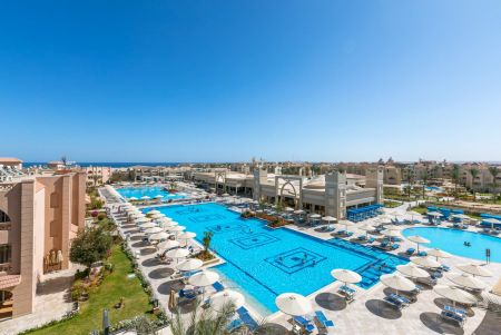 https://www.swimtours.com/de/media/catalog/product/cache/da432fc9ee79dfca32e073c2235ab4d7/s/c/schwimmtrainingslager_aqua_vista_resort_swimtours.jpg