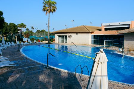 https://www.swimtours.com/de/media/catalog/product/cache/da432fc9ee79dfca32e073c2235ab4d7/s/c/schwimmtrainingslager_blau_club6.jpg