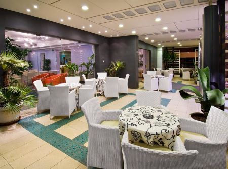 https://www.swimtours.com/de/media/catalog/product/cache/da432fc9ee79dfca32e073c2235ab4d7/s/c/schwimmtrainingslager_club_hotel3.jpg