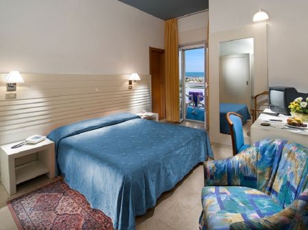 https://www.swimtours.com/de/media/catalog/product/cache/da432fc9ee79dfca32e073c2235ab4d7/s/c/schwimmtrainingslager_club_hotel5.jpg