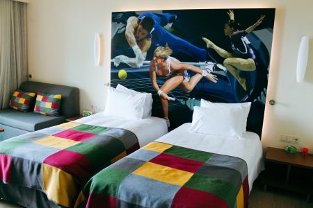 https://www.swimtours.com/de/media/catalog/product/cache/da432fc9ee79dfca32e073c2235ab4d7/s/c/schwimmtrainingslager_gloria_sports_resort3.jpg