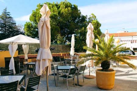 https://www.swimtours.com/de/media/catalog/product/cache/da432fc9ee79dfca32e073c2235ab4d7/s/c/schwimmtrainingslager_hotel_apolo3.jpg