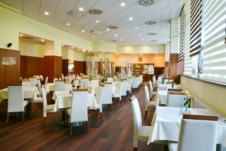 https://www.swimtours.com/de/media/catalog/product/cache/da432fc9ee79dfca32e073c2235ab4d7/s/c/schwimmtrainingslager_hotel_avanti3.jpg