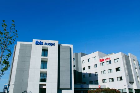 https://www.swimtours.com/de/media/catalog/product/cache/da432fc9ee79dfca32e073c2235ab4d7/s/c/schwimmtrainingslager_hotel_ibis.jpg