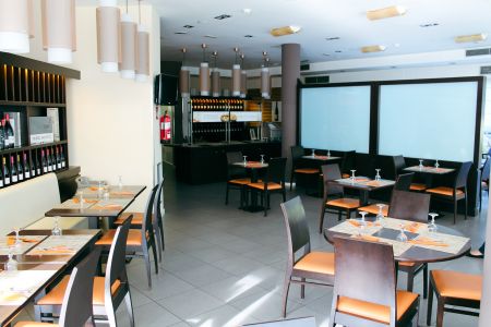 https://www.swimtours.com/de/media/catalog/product/cache/da432fc9ee79dfca32e073c2235ab4d7/s/c/schwimmtrainingslager_hotel_ibis4.jpg