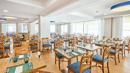 https://www.swimtours.com/de/media/catalog/product/cache/da432fc9ee79dfca32e073c2235ab4d7/s/c/schwimmtrainingslager_hotel_marques8.jpg