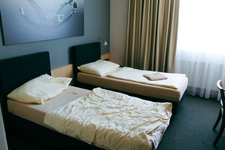 https://www.swimtours.com/de/media/catalog/product/cache/da432fc9ee79dfca32e073c2235ab4d7/s/c/schwimmtrainingslager_hotel_otavarena3.jpg