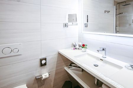 https://www.swimtours.com/de/media/catalog/product/cache/da432fc9ee79dfca32e073c2235ab4d7/s/c/schwimmtrainingslager_mercure_hotel13.jpg