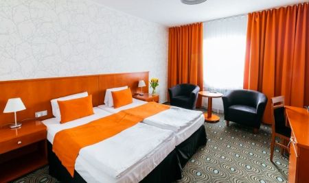 https://www.swimtours.com/de/media/catalog/product/cache/da432fc9ee79dfca32e073c2235ab4d7/s/c/schwimmtrainingslager_parkhotel3.jpg