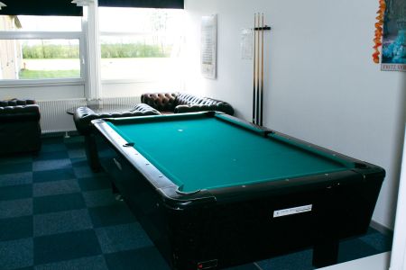https://www.swimtours.com/de/media/catalog/product/cache/da432fc9ee79dfca32e073c2235ab4d7/s/c/schwimmtrainingslager_sportzentrum_tondern5.jpg