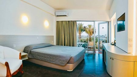 https://www.swimtours.com/de/media/catalog/product/cache/da432fc9ee79dfca32e073c2235ab4d7/s/c/schwimmtrainingslager_sveltos_hotel2.jpg