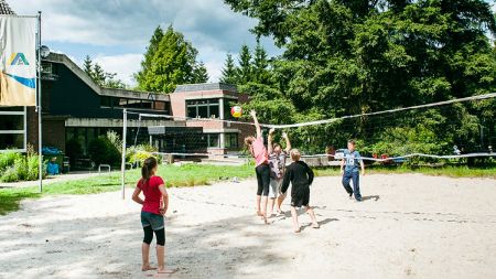 https://www.swimtours.com/de/media/catalog/product/cache/da432fc9ee79dfca32e073c2235ab4d7/s/c/schwimmtrainingslager_uelzen2.jpg