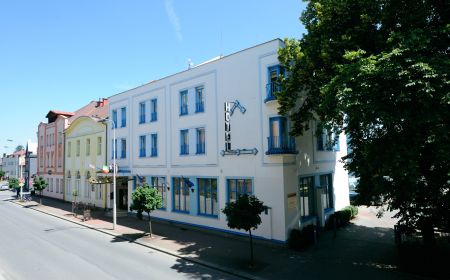 https://www.swimtours.com/de/media/catalog/product/cache/da432fc9ee79dfca32e073c2235ab4d7/z/_/z_venku.jpg